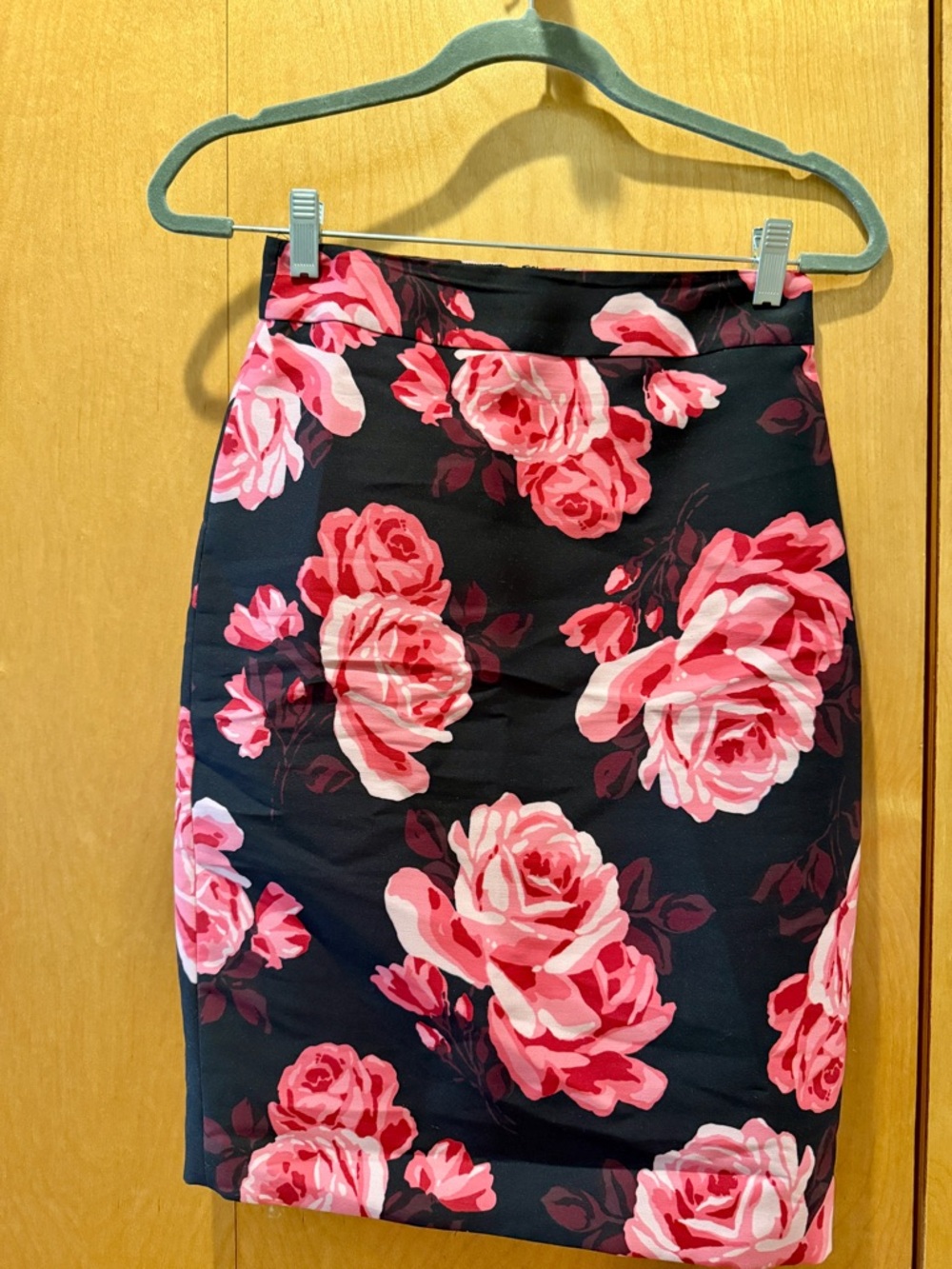 NWOT Kate Spade Floral Pencil Skirt - Black with Pink Roses Size 0